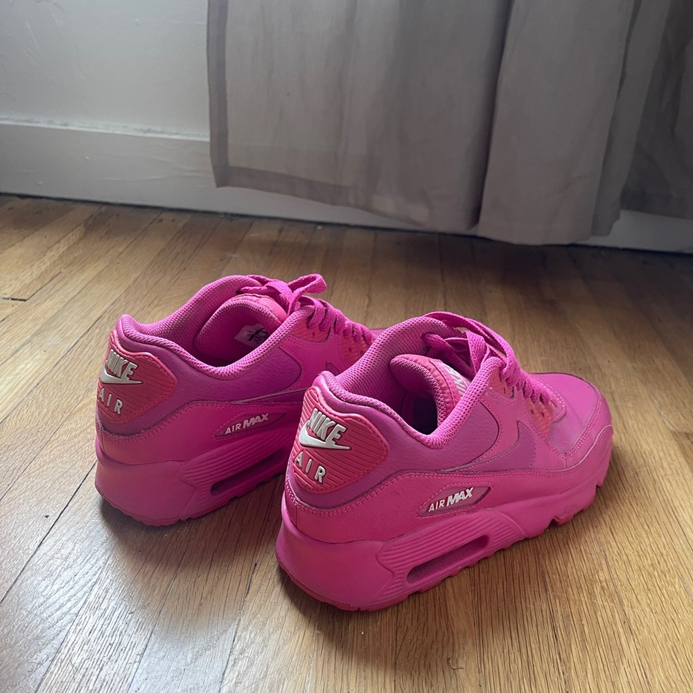 Nike Pink Air Max Sneakers with Retro Design - Picture 6 of 7